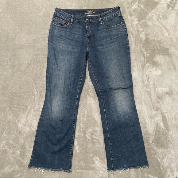 Levi's Bold Curve Classic Bootcut Jeans Size 32/14M - Picture 1 of 12